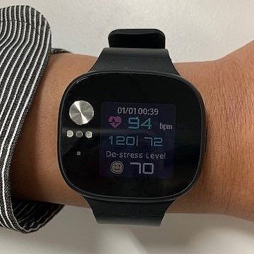 世界首款可量血壓的智慧手錶