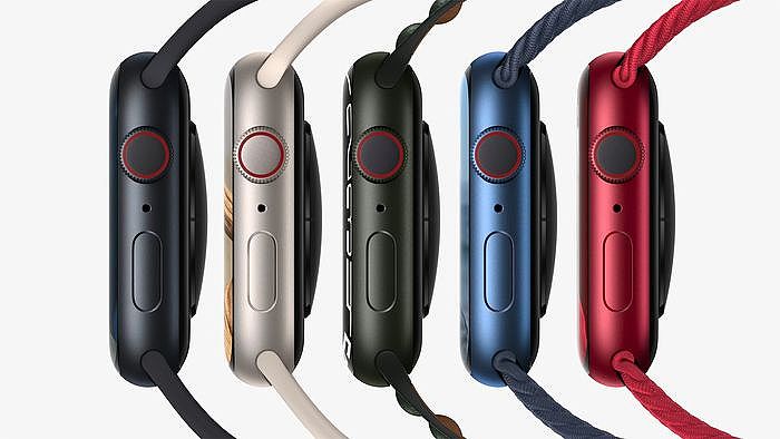 午夜色、星光色、綠色、全新藍色與 (PRODUCT)RED 顏色的 Apple Watch Series 7 系列。