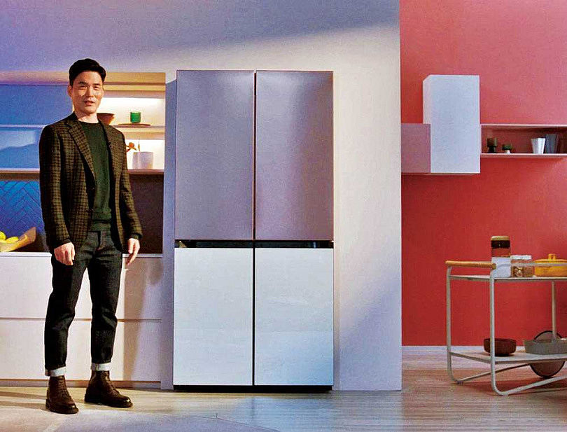 Samsung四門冰箱Flex Bespoke將在春天於北美上市，提供量身訂製服務，可置換顏色、型式。左為三星電子總裁暨研究院負責SebastianSeung。（圖／Samsung提供）