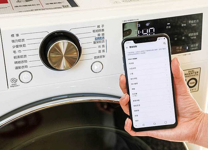 支援LG ThinQ App遠端操控，可從雲端下載更多衣物護理模式，亦可與同品牌蒸氣滾筒洗衣機進行連線。（圖／張文玠攝）