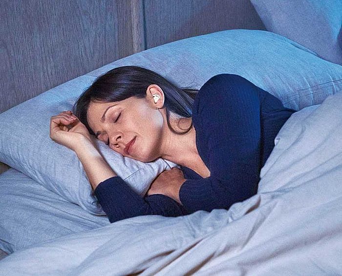 遮噪睡眠耳塞Ⅱ能幫助入睡，但無法用來聽音樂。（圖／Bose提供）