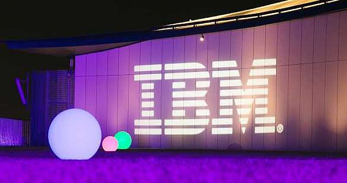 IBM 6日正式發表2奈米晶片製程，將在2024年正式投產。（圖／翻攝自IBM臉書）