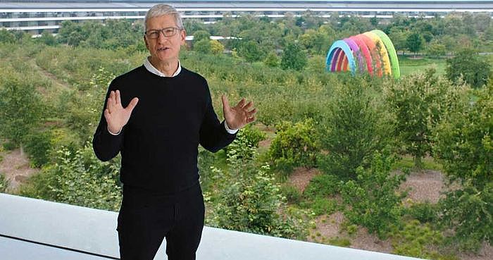 為了防止員工洩密，蘋果正以密錄器抓出洩密者（圖為Tim Cook）。（圖／翻攝自APPLE）