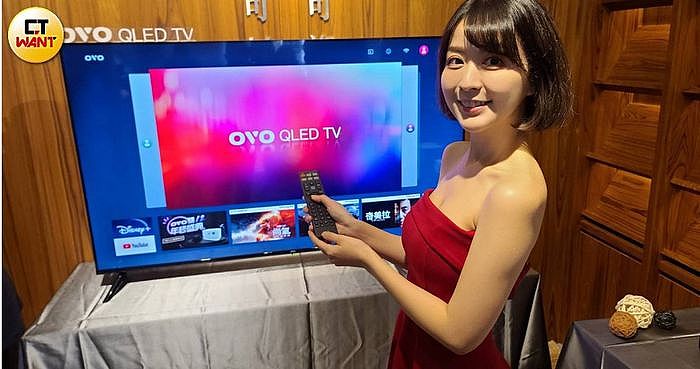 串流裝置品牌商OVO推出智慧量子電視，主打最佳畫質價格比、單一遙控器輕鬆用。（圖／魏鑫陽攝）