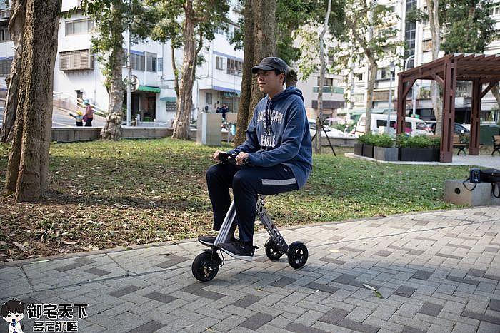 正常成年男性騎上去其實要開 3 檔，不然馬力會不夠