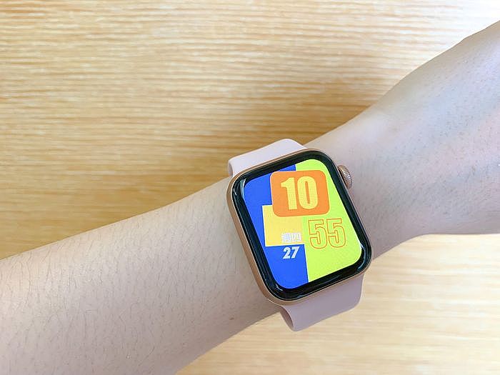 錶面設計好後，連結到Apple Watch，新的錶面就直接顯示在手錶上