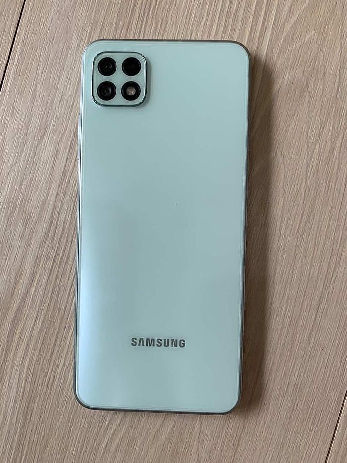 Samsung Galaxy A22 5G 機身背面