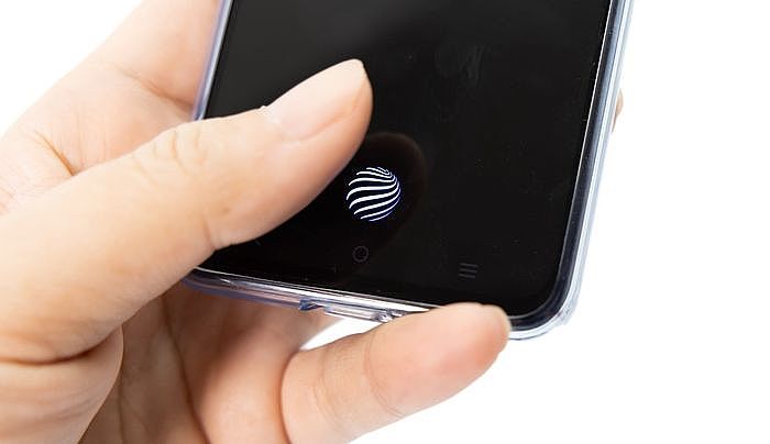 採用光學隱形指紋辨識技術並支援 NFC 與行動支付