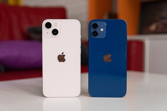 iPhone 12 降價值得買嗎？便宜入手Apple 5G手機趁現在！iPhone 12 與 iPhone 13系列規格比較