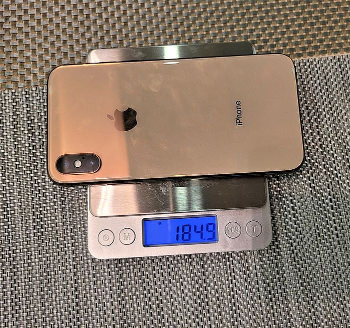 裸機的 iPhone XS 重量是 184.9 g