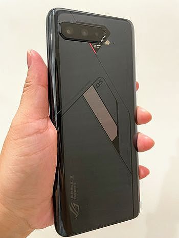 ASUS ROG Phone 5s Pro 背面