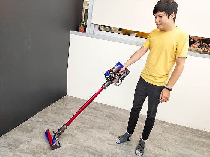 實際使用Dyson V8 fluffy+ 無線吸塵器