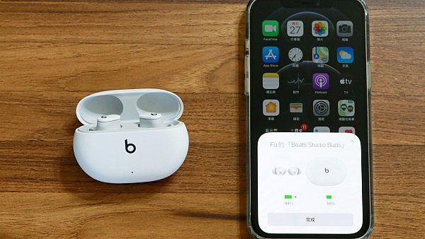 Beats Studio Buds 打開耳機配對方面跟 AirPods 相同