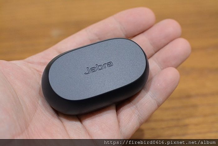 Jabra Elite 7 Active充電盒