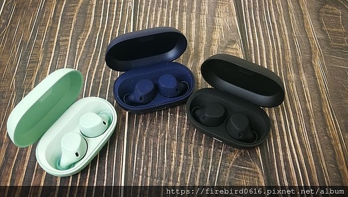 Jabra Elite 7 Active 耳機與充電盒