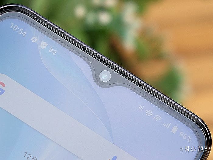 vivo Y76 5G 螢幕上方