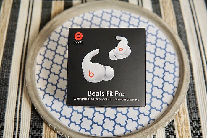 Beats Fit Pro 外盒