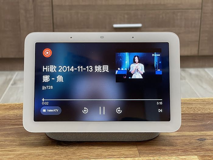 可以在第二代 Google Nest Hub 智慧螢幕控制播放、暫停、音量、調整播放進度