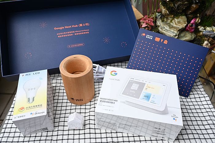 台灣大哥大智慧家庭獨家禮盒 Google Nest Hub 第2代 智慧照明情境組合