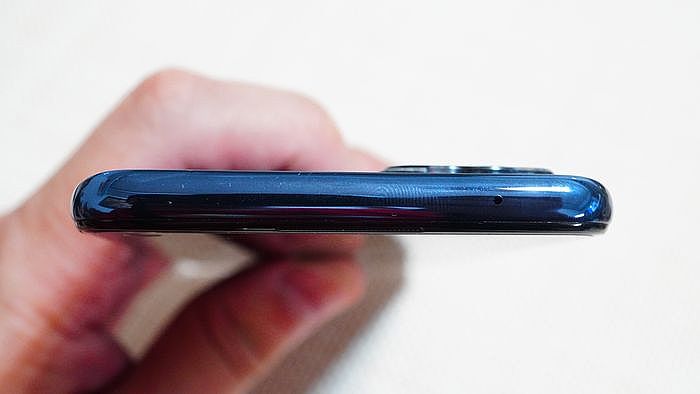 OPPO Reno7 5G 機身頂端