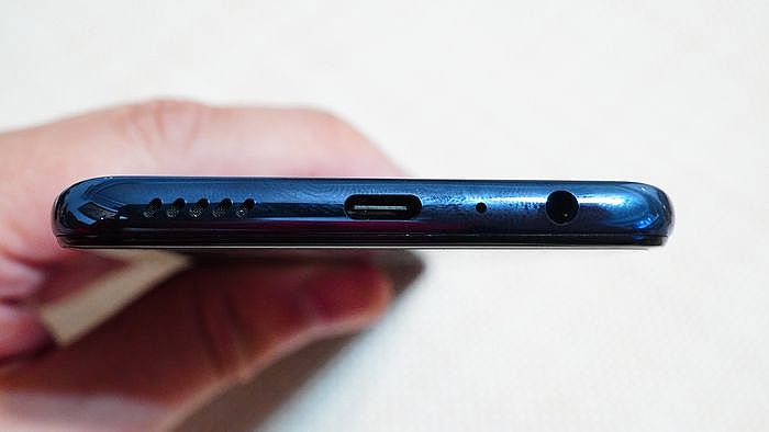 OPPO Reno7 5G 機身底部