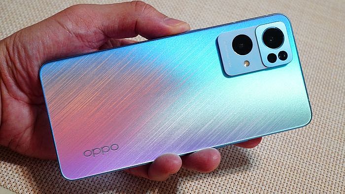 OPPO Reno7 Pro 5G 機身背面