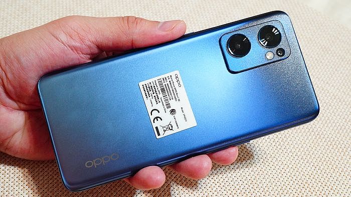 OPPO Reno7 5G 機身背面