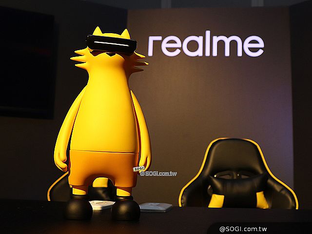realme X7 Pro與7 5G手機發表 1月限量開賣10組潮玩公仔