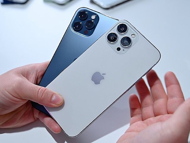 iPhone 13模型機翻拍照疑洩 保護殼曝鏡頭尺寸加大