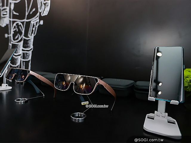 OPPO發表MagVOOC磁吸閃充 AR眼鏡新品亮相