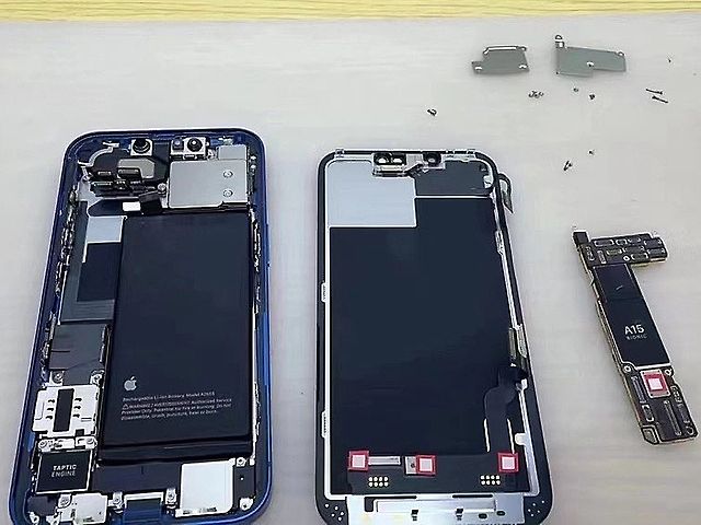 iPhone 13內部設計延續前代  Pro無法貼合Magsafe雙充電器